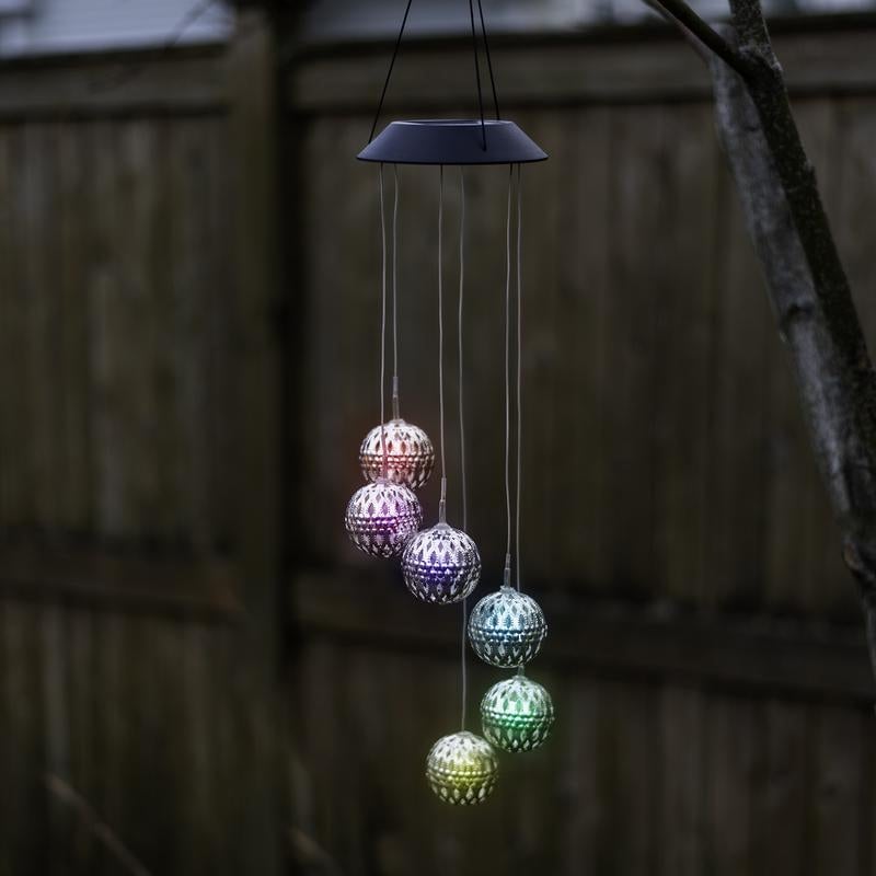 Vivolux | Solar Metallkugel Windspiel – Solarbetriebene LED Gartendekoration mit beruhigenden Klängen