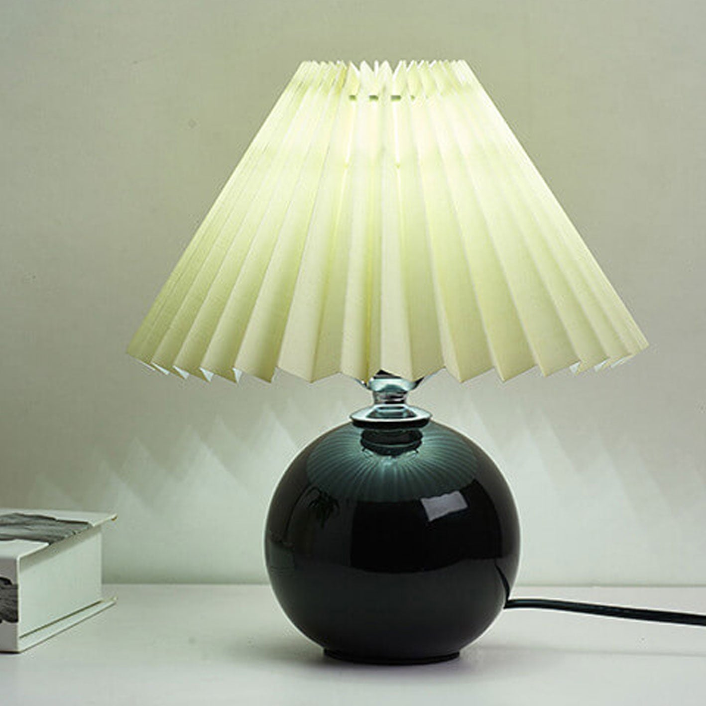 Vivolux | Nordische minimalistische 1-flammige Tischlampe aus Keramik mit Plissee