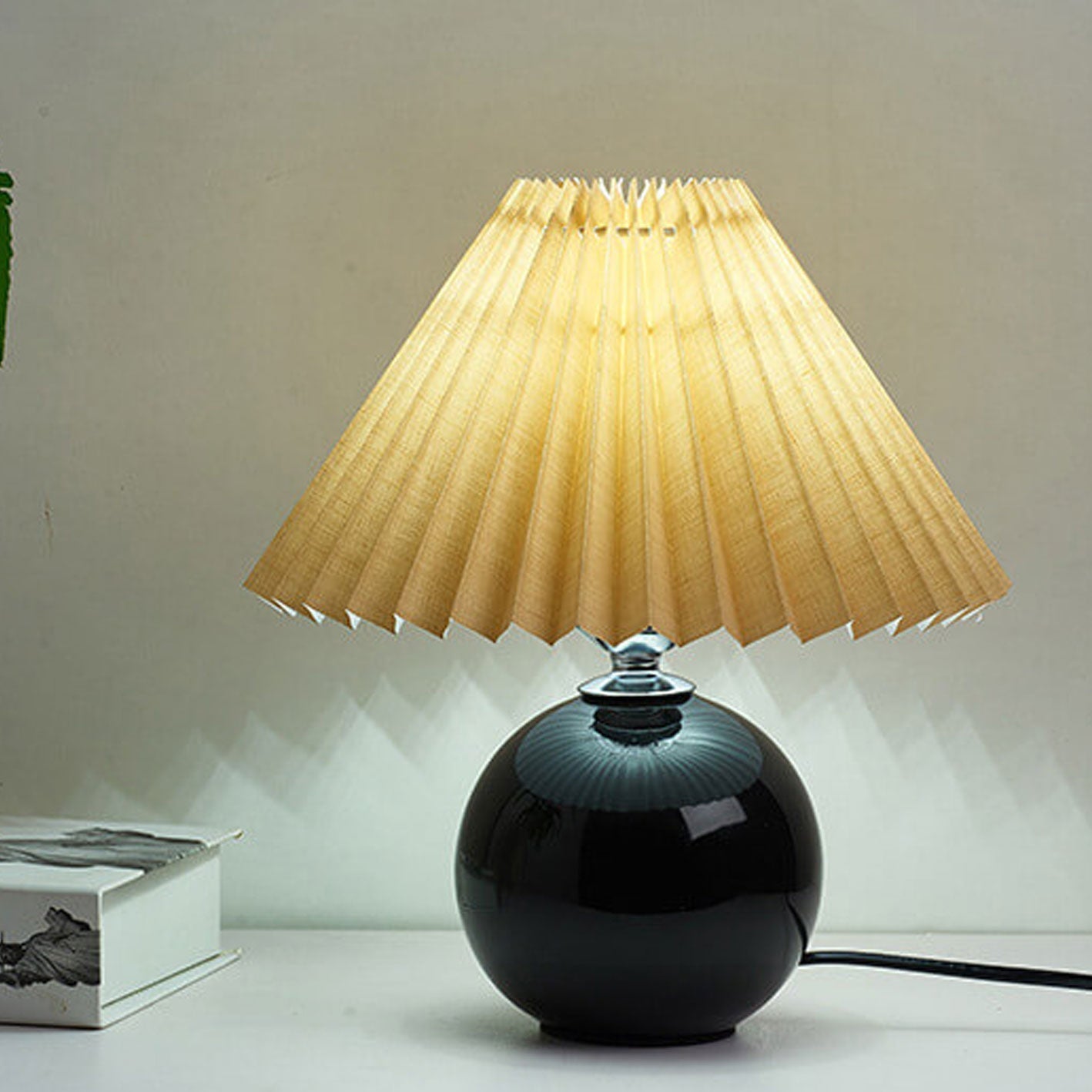 Vivolux | Nordische minimalistische 1-flammige Tischlampe aus Keramik mit Plissee