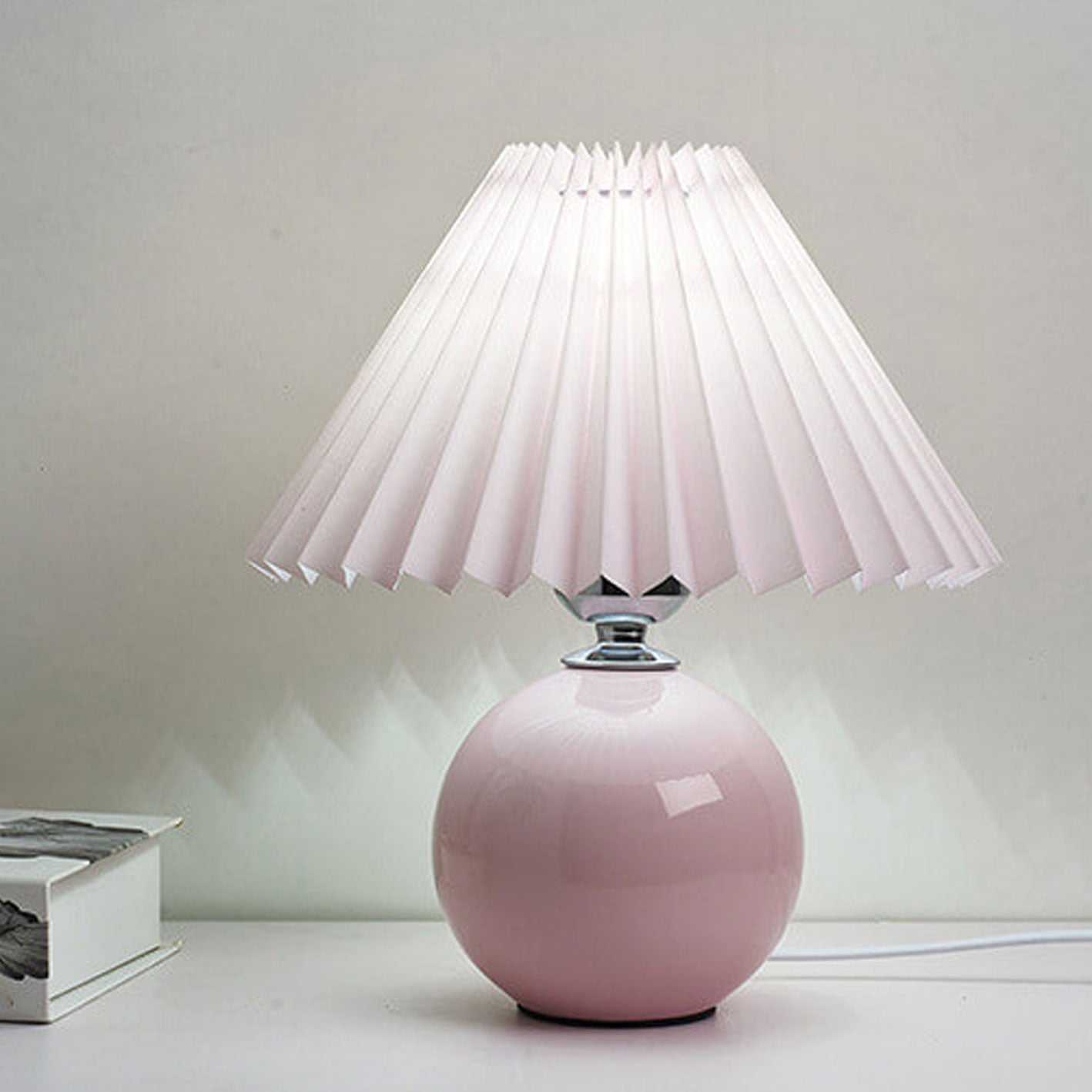 Vivolux | Nordische minimalistische 1-flammige Tischlampe aus Keramik mit Plissee