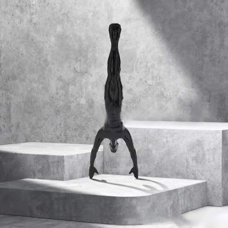 Vivolux | Kletterwand hängende Statuen
