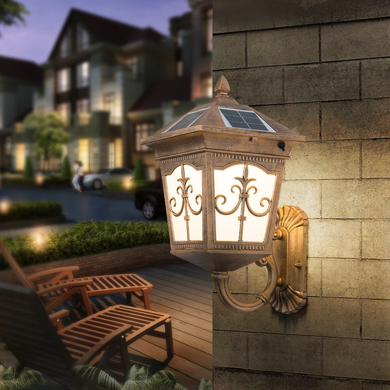 Vivolux | Aluminium Quartet Religie Wandlamp Rustiek 1-Lichts Binnenplaats Sconces Verlichting in Messing met Zonne-energiepaneel