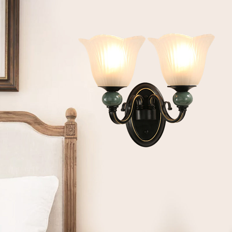 Vivolux | Schwarze Fließende Wandlampe Traditionelles Opal Rippenglas 1/2-Birnen Schlafzimmer Wandleuchte mit Wirbelarm