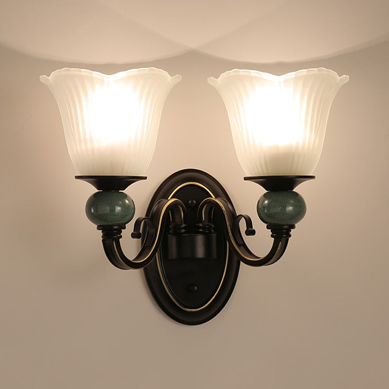 Vivolux | Schwarze Fließende Wandlampe Traditionelles Opal Rippenglas 1/2-Birnen Schlafzimmer Wandleuchte mit Wirbelarm