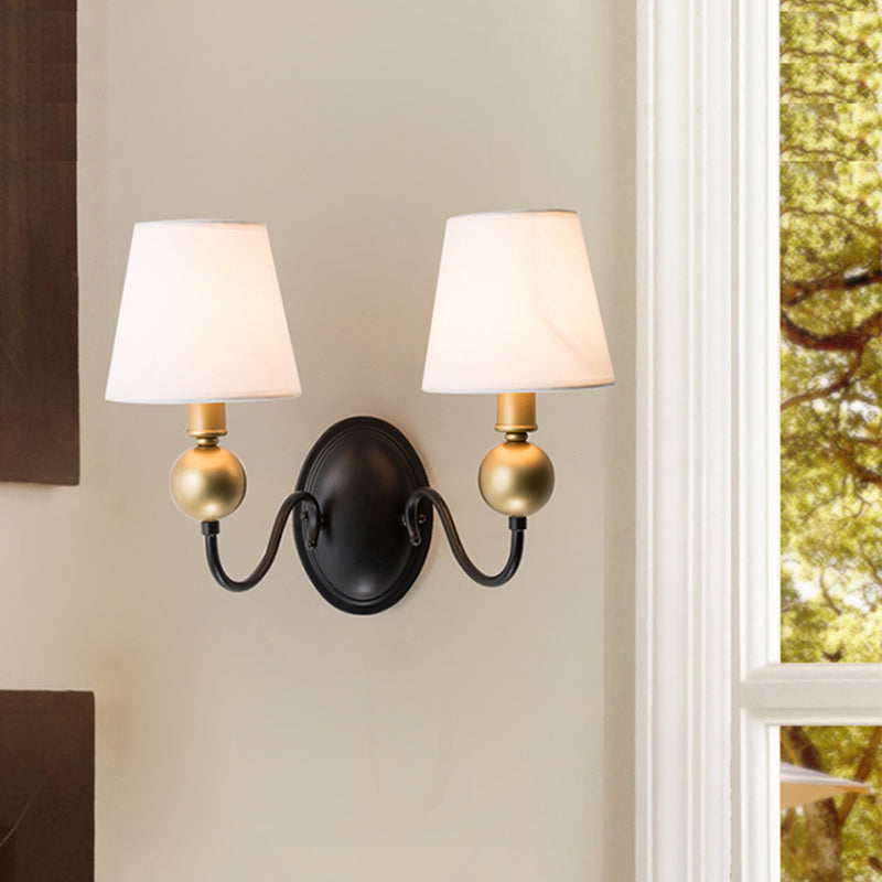 Vivolux | Tapered Fabric Wand Sconces Licht Landelijk 1/2-Bulb Slaapkamer Wandmontage Verlichting in Wit/Beige met Gebogen Arm
