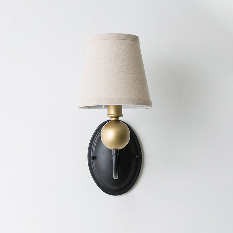 Vivolux | Tapered Fabric Wand Sconces Licht Landelijk 1/2-Bulb Slaapkamer Wandmontage Verlichting in Wit/Beige met Gebogen Arm