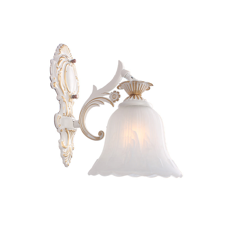 Vivolux | Traditionele Bel Wandlamp 1/2-Bulb Witte Glazen Wandverlichtingsarmatuur met Gesneden Arm voor Slaapkamer