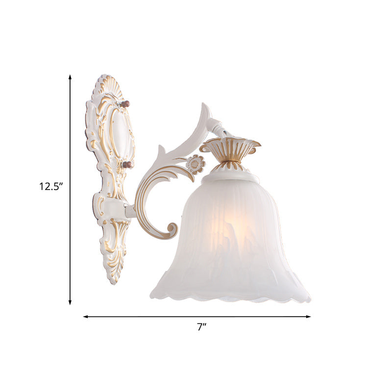 Vivolux | Traditionele Bel Wandlamp 1/2-Bulb Witte Glazen Wandverlichtingsarmatuur met Gesneden Arm voor Slaapkamer