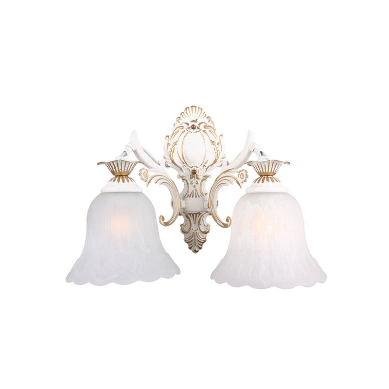 Vivolux | Traditionele Bel Wandlamp 1/2-Bulb Witte Glazen Wandverlichtingsarmatuur met Gesneden Arm voor Slaapkamer