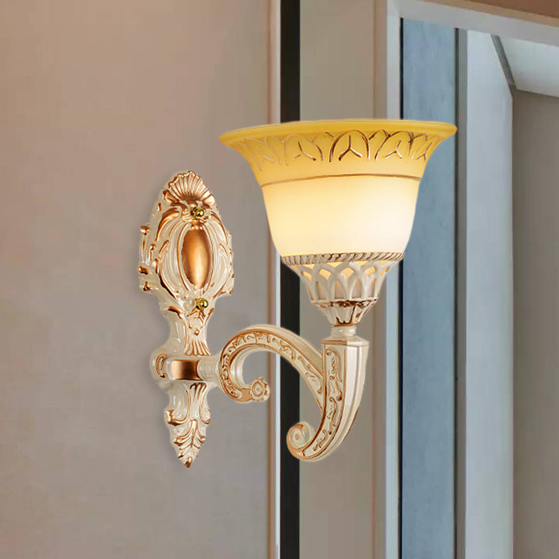 Vivolux | Gekromde Arm Metal Wandlamp Vintage 1/2-Kop Woonkamer Wandlamp met Verwijde Beige Glazen Lampenkap