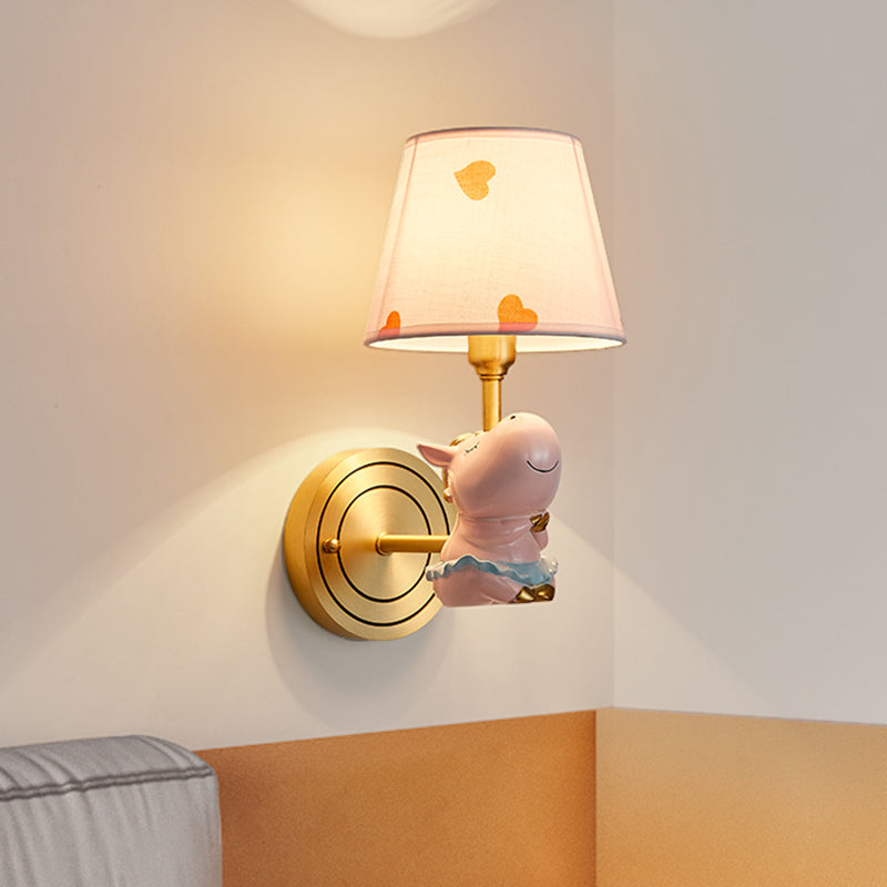Vivolux | Resin Paard Wandlamp Cartoon 1-Kop Gouden Muurverlichtingsarmatuur met Emmer Stoffen Lampenkap