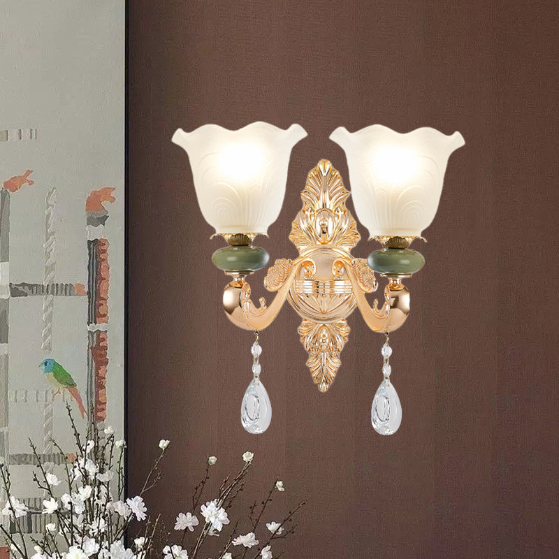 Vivolux | Traditionelle Rüschenschirm Wandlampe 1/2-Glühbirne Opal Mattglas Wandbeleuchtung in Gold