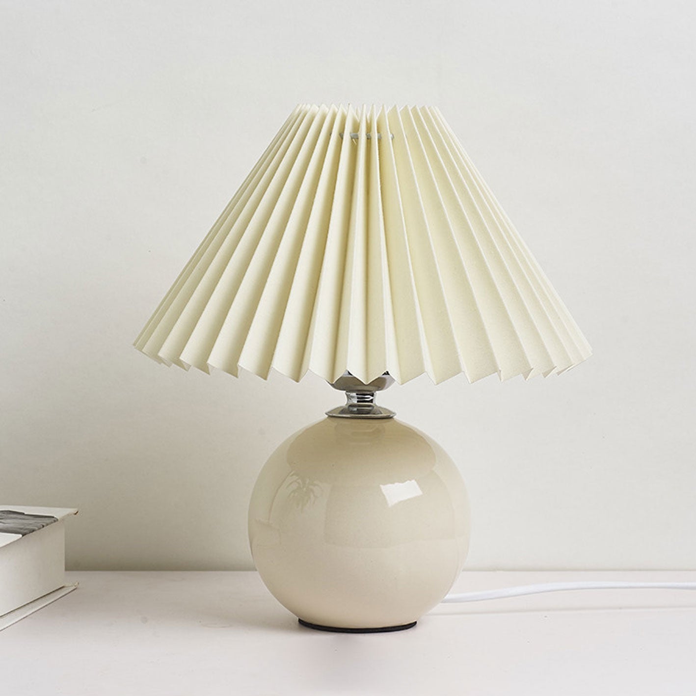 Vivolux | Nordische minimalistische 1-flammige Tischlampe aus Keramik mit Plissee