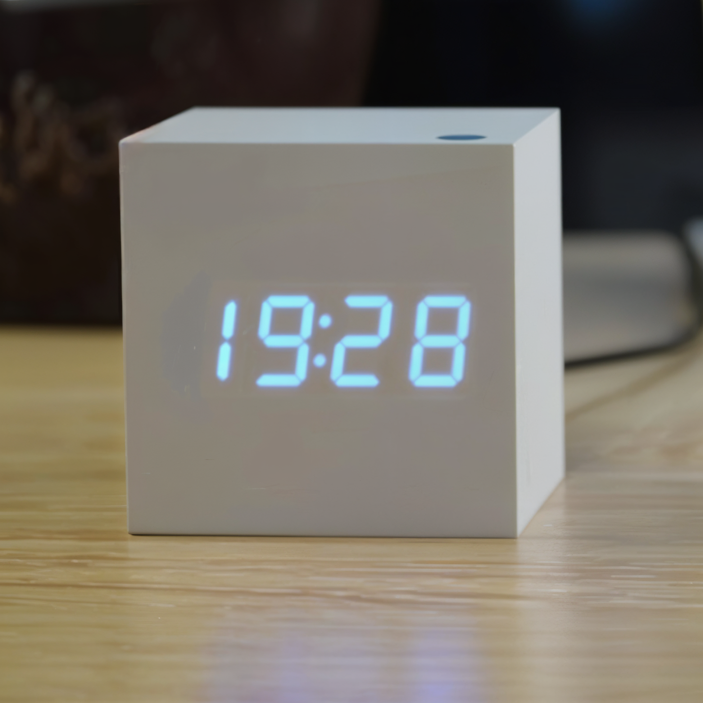 Vivolux | Digitale LED-Wecker - Würfeluhr - Holzuhr