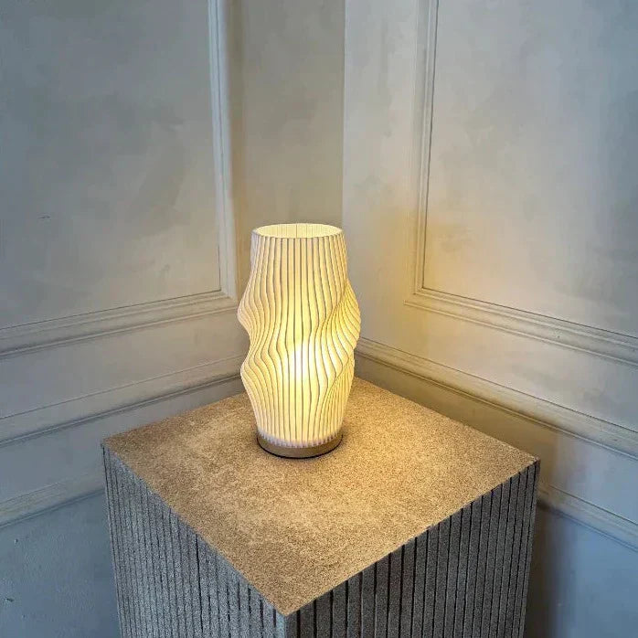 Vivolux | USB-Driven & Elegante Wellen-Design Tischlampe | WaveGlow