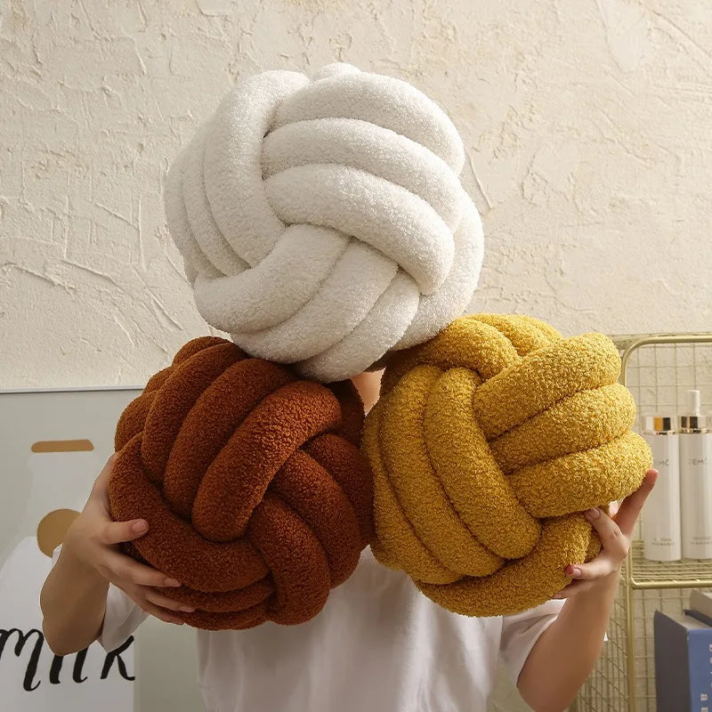 Vivolux | Gooi Kissen - Cozy - Handgeknoteter Ball - Lammfell