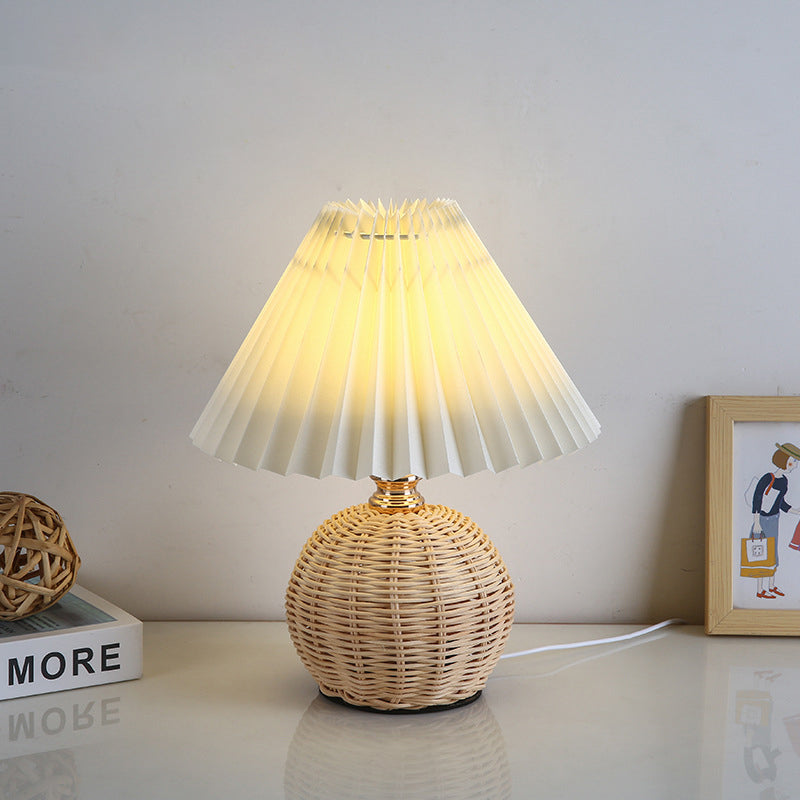 Vivolux | RattaLume Nordic LED Tischlampe | Geflochtenes Rattan & Faltstoffschirm | Stimmungslicht | Deko fürs Schlafzimmer