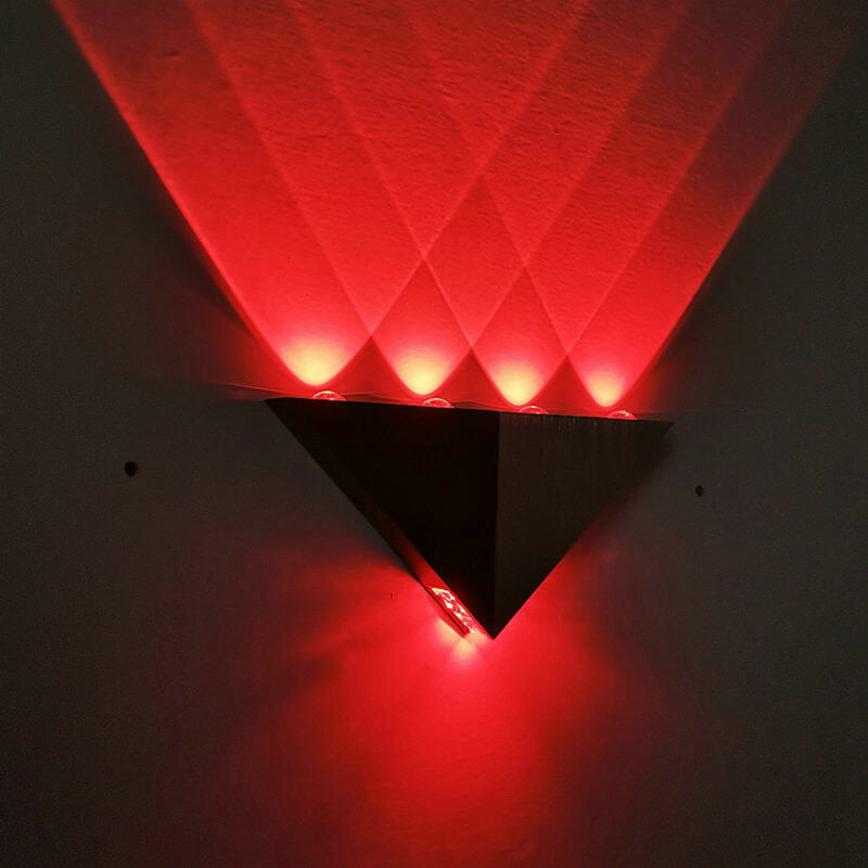 Vivolux | TriLumina Prisma LED Wandleuchte | Kreatives Pyramidendesign | Aluminium & Acryl | Farbige Lichtoptionen