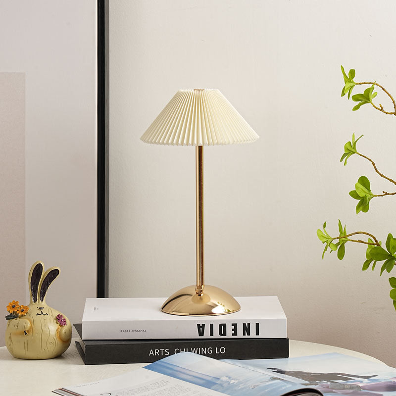 Vivolux | Zeitgenössische skandinavische wiederaufladbare Eisenstoff konische plissierte LED-Tischlampe für Nachttisch