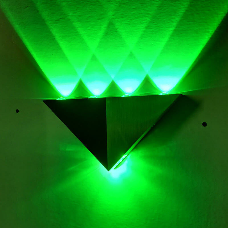 Vivolux | TriLumina Prisma LED Wandleuchte | Kreatives Pyramidendesign | Aluminium & Acryl | Farbige Lichtoptionen