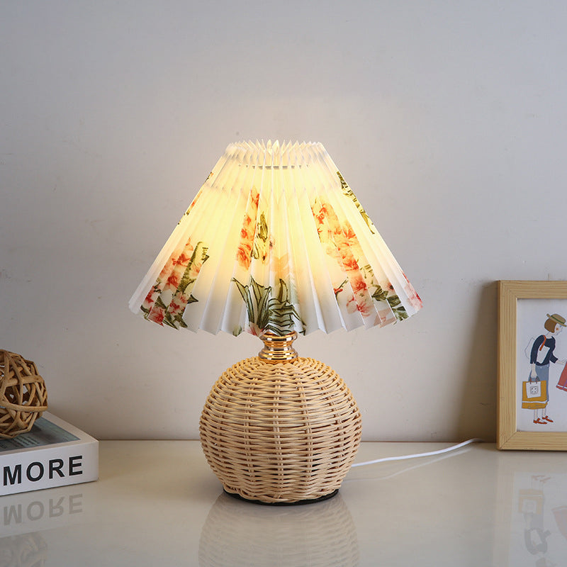 Vivolux | RattaLume Nordic LED Tischlampe | Geflochtenes Rattan & Faltstoffschirm | Stimmungslicht | Deko fürs Schlafzimmer