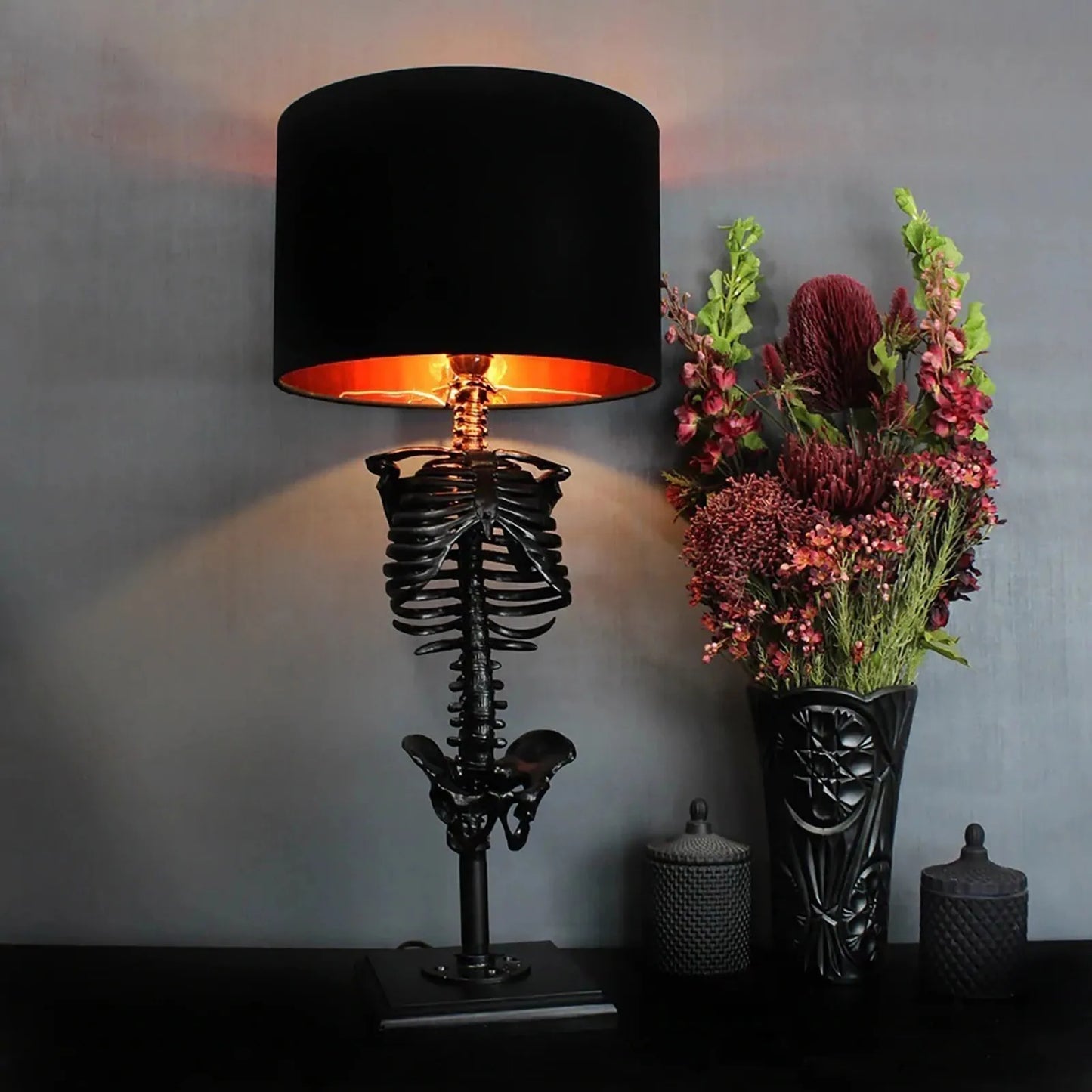Vivolux | Handgefertigte Gothic Skelett Tischlampe