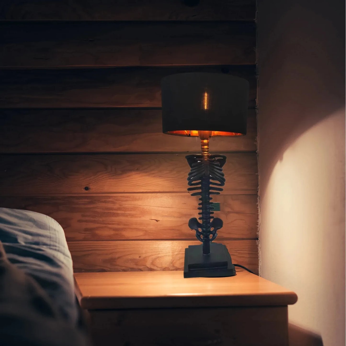 Vivolux | Handgefertigte Gothic Skelett Tischlampe