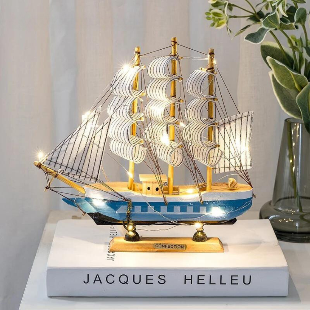 Vivolux | Royaleva Nordic Holz Segelboot Skulptur - LED beleuchtetes Dekorstück, batteriebetrieben