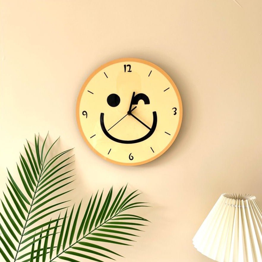 Vivolux | Wanduhr mit gelbem Smiley-Cartoon
