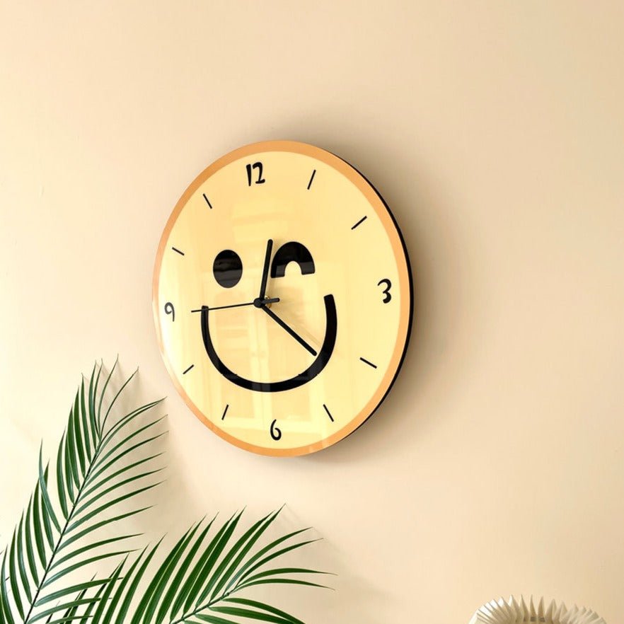 Vivolux | Wanduhr mit gelbem Smiley-Cartoon