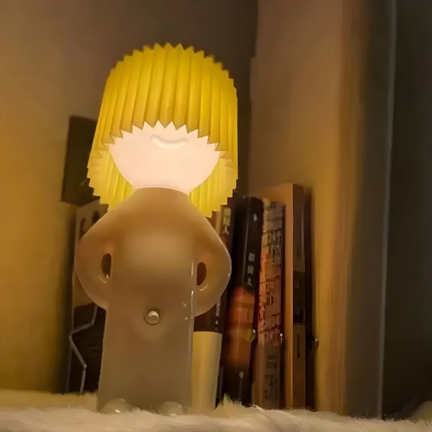 Vivolux | Frecher Junge Kreative Tischlampe – Einzigartige Beleuchtung für Schlafzimmer und Wohnraum