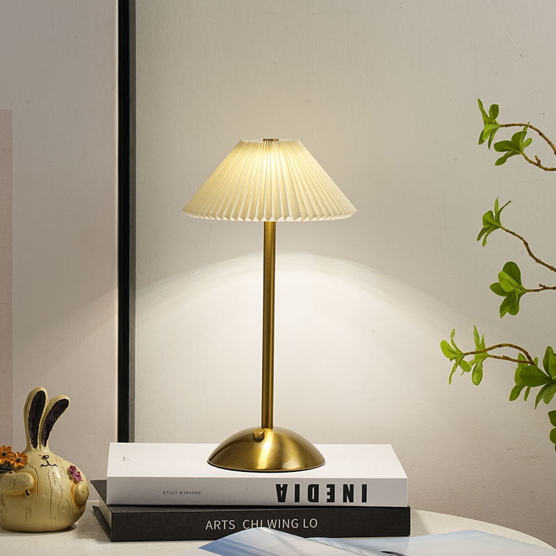 Vivolux | Zeitgenössische skandinavische wiederaufladbare Eisenstoff konische plissierte LED-Tischlampe für Nachttisch