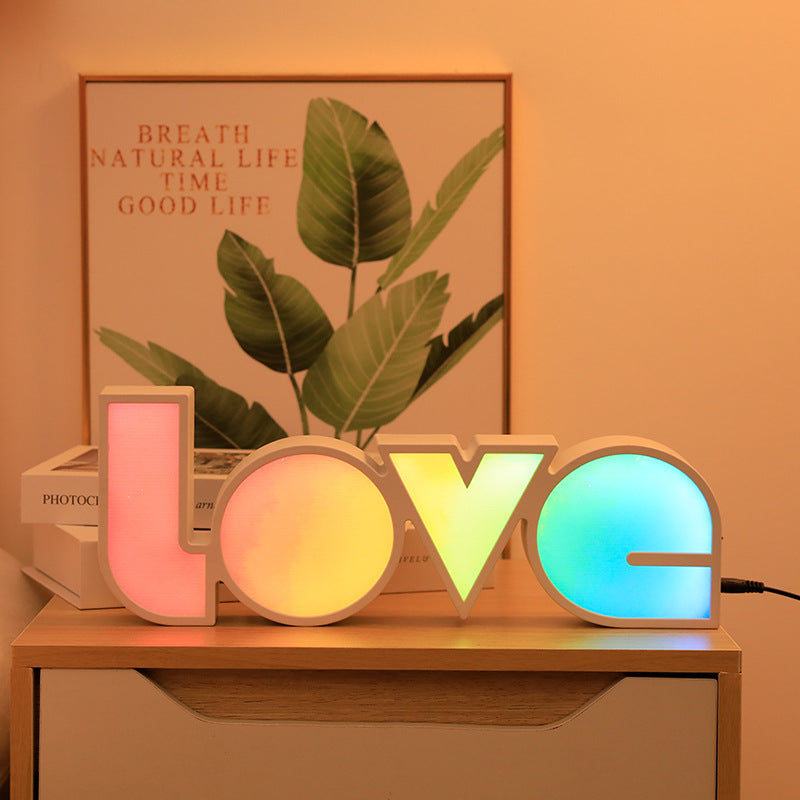 Vivolux | Moderne Art Deco wasserdichte PS LOVE Buchstaben LED Tischlampe für das Schlafzimmer