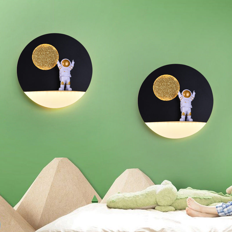Vivolux | Zeitgenössische kreative Eisenharz runde Astronaut LED Wandleuchte Lampe für Schlafzimmer