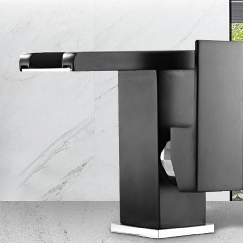 Vivolux | Moderner Wasserhahn für Waschbecken Messing Hebelgriffe LED Wasserfall Waschbeckenarmatur