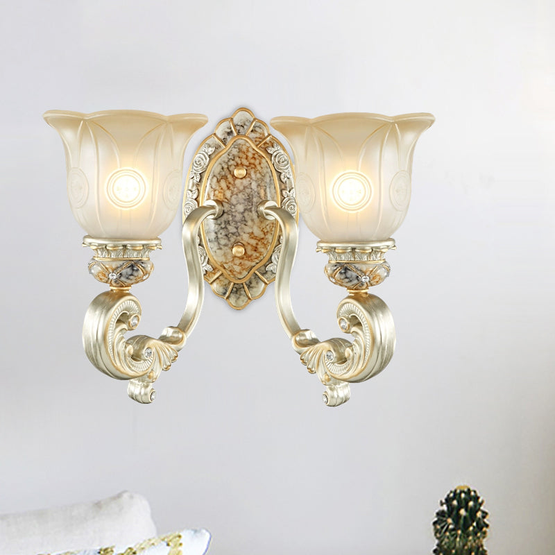 Vivolux | Vintage Scalloped Wandlamp 1/2-Licht Witte Glas Wandmontage Lamp in Goud voor Slaapkamer