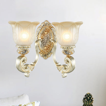 Vivolux | Vintage Scalloped Wandlamp 1/2-Licht Witte Glas Wandmontage Lamp in Goud voor Slaapkamer