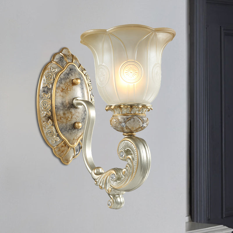 Vivolux | Vintage Scalloped Wandlamp 1/2-Licht Witte Glas Wandmontage Lamp in Goud voor Slaapkamer