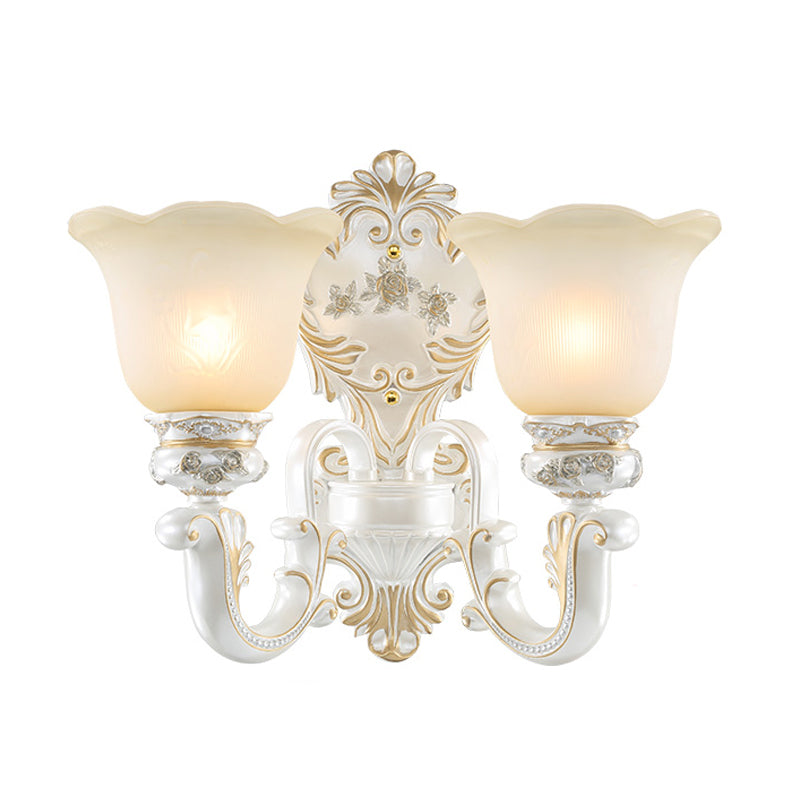 Vivolux | 1/2-Birnen Scalloped-Trim Glockenwandlampe Traditionell Weiß-Gold Mattglas Wandmontagebeleuchtung