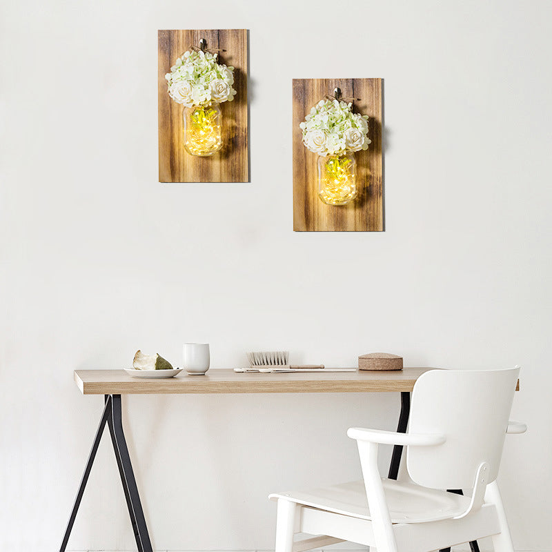 Vivolux | Moderne weiße Rosen-String-Lampe mit klarem Glasgefäß und Holzrückwand