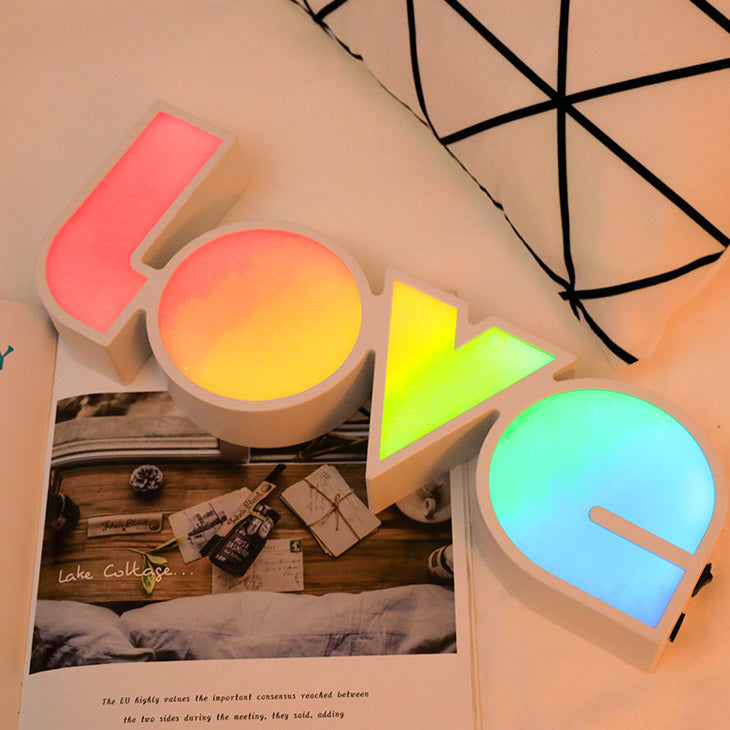 Vivolux | Moderne Art Deco wasserdichte PS LOVE Buchstaben LED Tischlampe für das Schlafzimmer