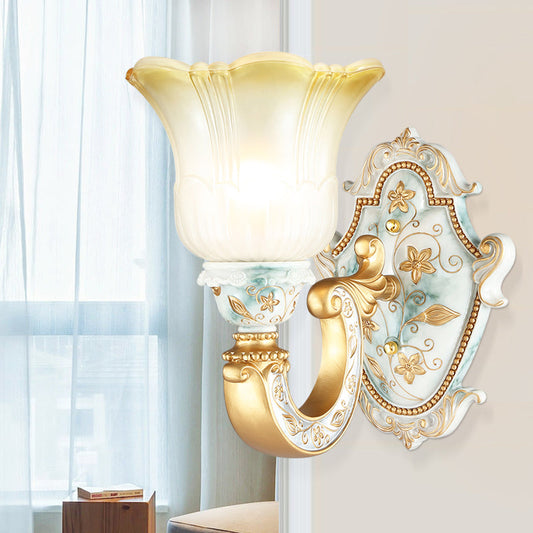Vivolux | Traditionele Bloemen Wandlamp 1/2-Kop Vervagend Amber en Witte Glazen Wandlamp in Goud