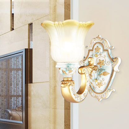 Vivolux | Traditionele Bloemen Wandlamp 1/2-Kop Vervagend Amber en Witte Glazen Wandlamp in Goud