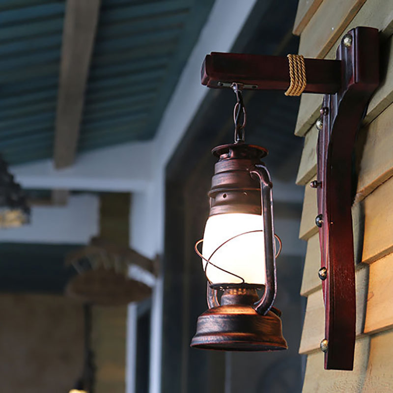 Vivolux | Antiek Koper Eén Licht Wandlamp Licht Rustiek Opal Glas Kerosine Verlichtingsarmatuur met Houten Achterplaat