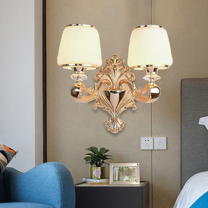 Vivolux | Barrel Opal Glas Wandlamp Klassiek 1/2-Licht Woonkamer Wandverlichting Armatuur met Gebogen Arm in Messing