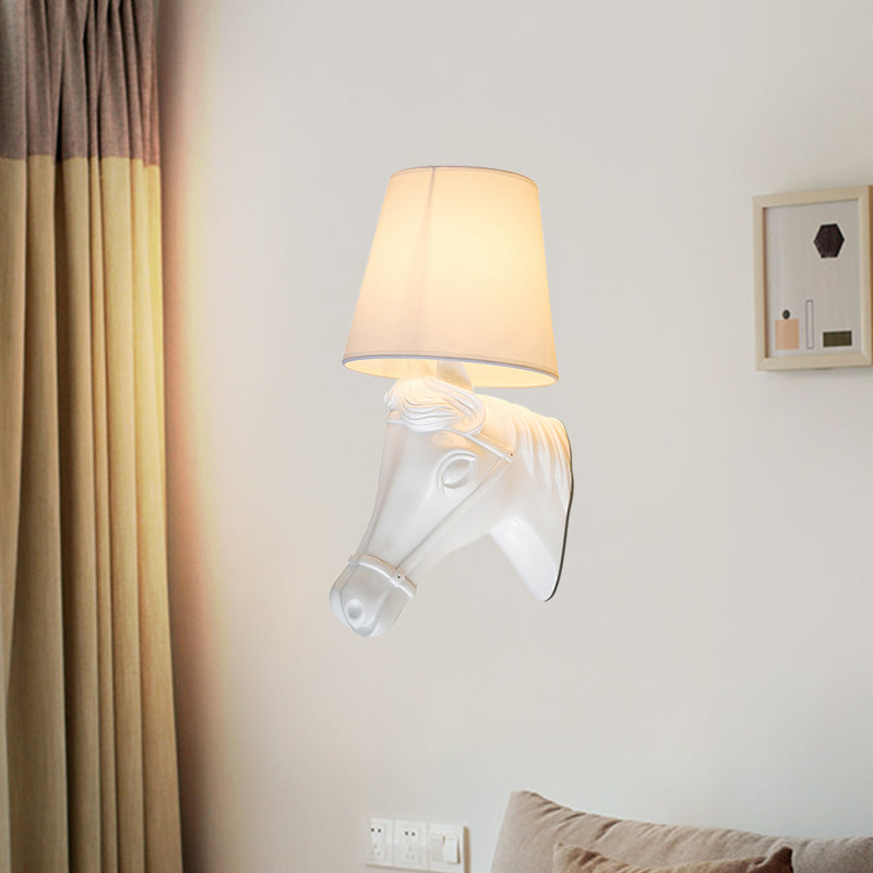 Vivolux | Antieke Vaten Wandlamp 1 Lampstof Wandlamp Schaduw in Wit met Hars Paardenhoofd Ontwerp