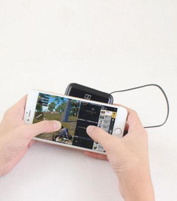 Vivolux | Tinier & Thinner Solar Power Bank mit 3-in-1 verstecktem Kabel