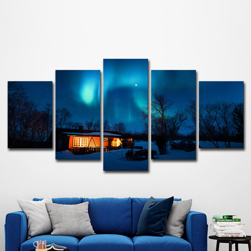 Vivolux | Fotografie Moderne Wandkunst Decor met Nacht Cabine en Poollicht Landschap in Donkerblauw
