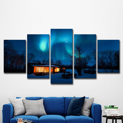 Vivolux | Fotografie Moderne Wandkunst Decor met Nacht Cabine en Poollicht Landschap in Donkerblauw