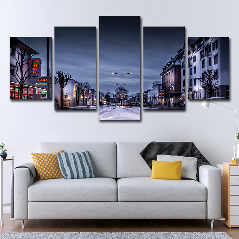 Vivolux | Winter City Street Leinwandkunst Zeitgenössische Mehrteilige Wanddekoration in Dunkelblau